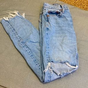 AMERICAN EAGLE ripped baggy jeans, light blue wash. Size 000 short. (Junior)